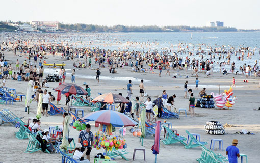 Après la fin du confinement, le Vietnam tente relancer le tourisme intérieur Après la fin du confinement, le Vietnam tente relancer le tourisme intérieur