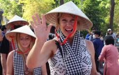 Un grand groupe de touristes américains visite HCM Ville Un grand groupe de touristes américains visite HCM Ville