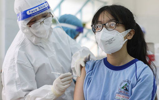 La vaccination généralisée réduit les décès malgré l'augmentation des infections à Covid, selon le ministère de la Santé du Vietnam