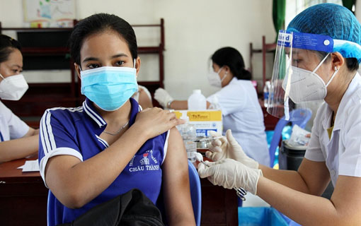 Plus de 90 millions de doses de vaccins contre le Covid-19 administrées au Vietnam, 83 % des adultes ont reçu au moins une dose Plus de 90 millions de doses de vaccins contre le Covid-19 administrées au Vietnam, 83 % des adultes ont reçu au moins une dose