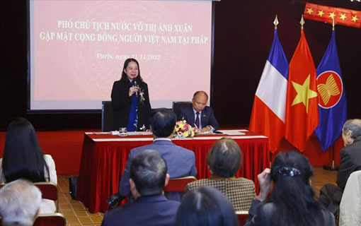 La vice-présidente vietnamienne Vo Thi Anh Xuan rencontre la communauté vietnamienne en France