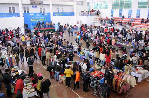 Des vide-greniers au profit des enfants pauvres Des vide-greniers au profit des enfants pauvres