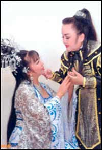 Dạ Cổ, «Tambour dans la nuit» (Théâtre chanté vietnamien ou Cải Lương) Dạ Cổ, «Tambour dans la nuit» (Théâtre chanté vietnamien ou Cải Lương)