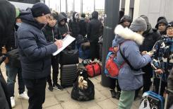 Quelque 460 Vietnamiens ont déjà quitté l'Ukraine, selon le ministère des Affaires étrangères du Vietnam Quelque 460 Vietnamiens ont déjà quitté l'Ukraine, selon le ministère des Affaires étrangères du Vietnam
