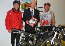 Deux Laurentiens parcourent le Vietnam à vélo Deux Laurentiens parcourent le Vietnam à vélo