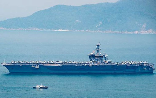 Visite historique d'un porte-avions américain au Vietnam Visite historique d'un porte-avions américain au Vietnam