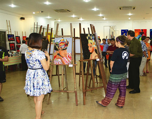Le Vietnam sous le regard de six artistes françaises Le Vietnam sous le regard de six artistes françaises