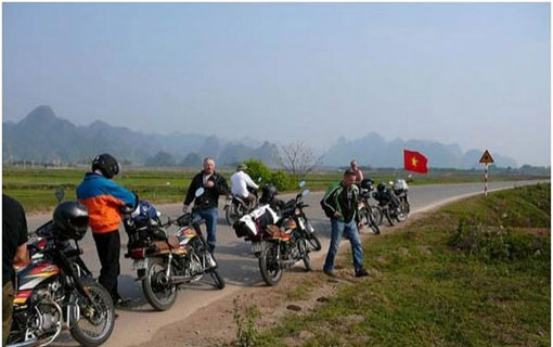 Le Vietnam en deux roues : voyage au cœur des rizières