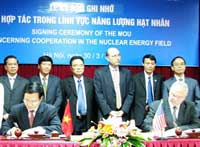 Le Vietnam et les Etats-Unis signent un accord sur le nucléaire civil Le Vietnam et les Etats-Unis signent un accord sur le nucléaire civil