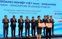 Vietnam Airlines et Singapore Airlines ont signé un protocole d'accord sur le renforcement de la coopération bilatérale