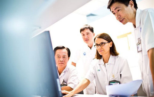 Le Vietnam et la France coopèrent dans le traitement du cancer Le Vietnam et la France coopèrent dans le traitement du cancer