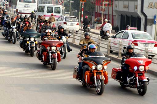 Vietnam: Harley, gros cubes américains font aussi tourner les têtes Vietnam: Harley, gros cubes américains font aussi tourner les têtes